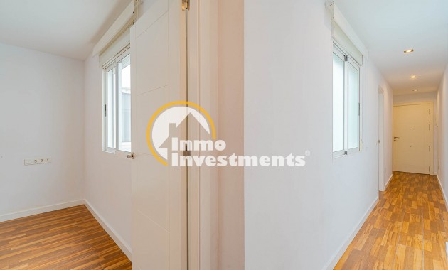 Resale - Apartment - Torrevieja - Torrevieja Centre