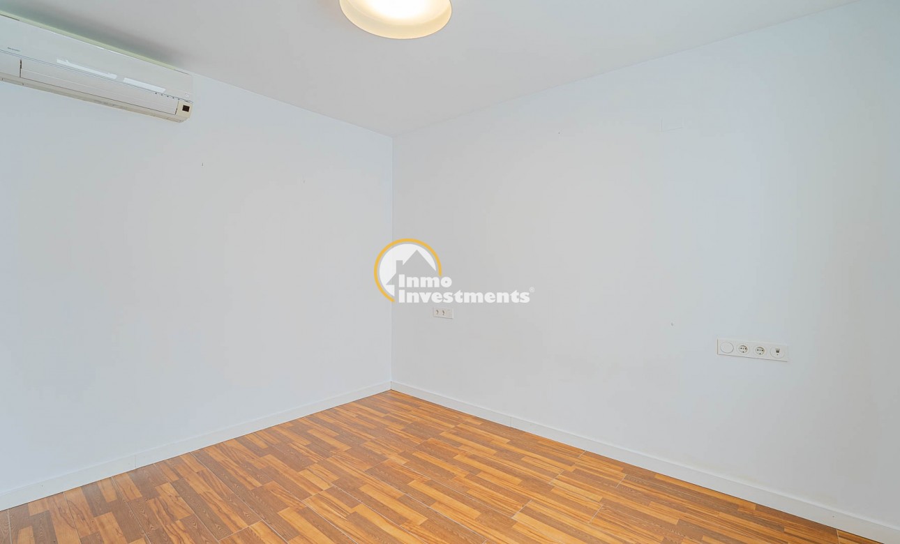 Resale - Apartment - Torrevieja - Torrevieja Centre