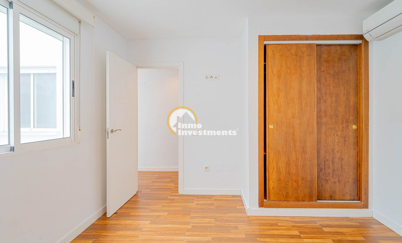 Resale - Apartment - Torrevieja - Torrevieja Centre