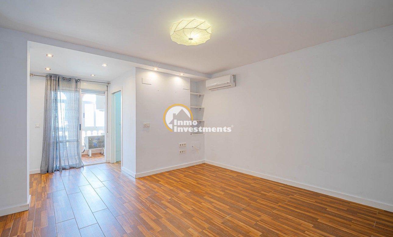 Resale - Apartment - Torrevieja - Torrevieja Centre