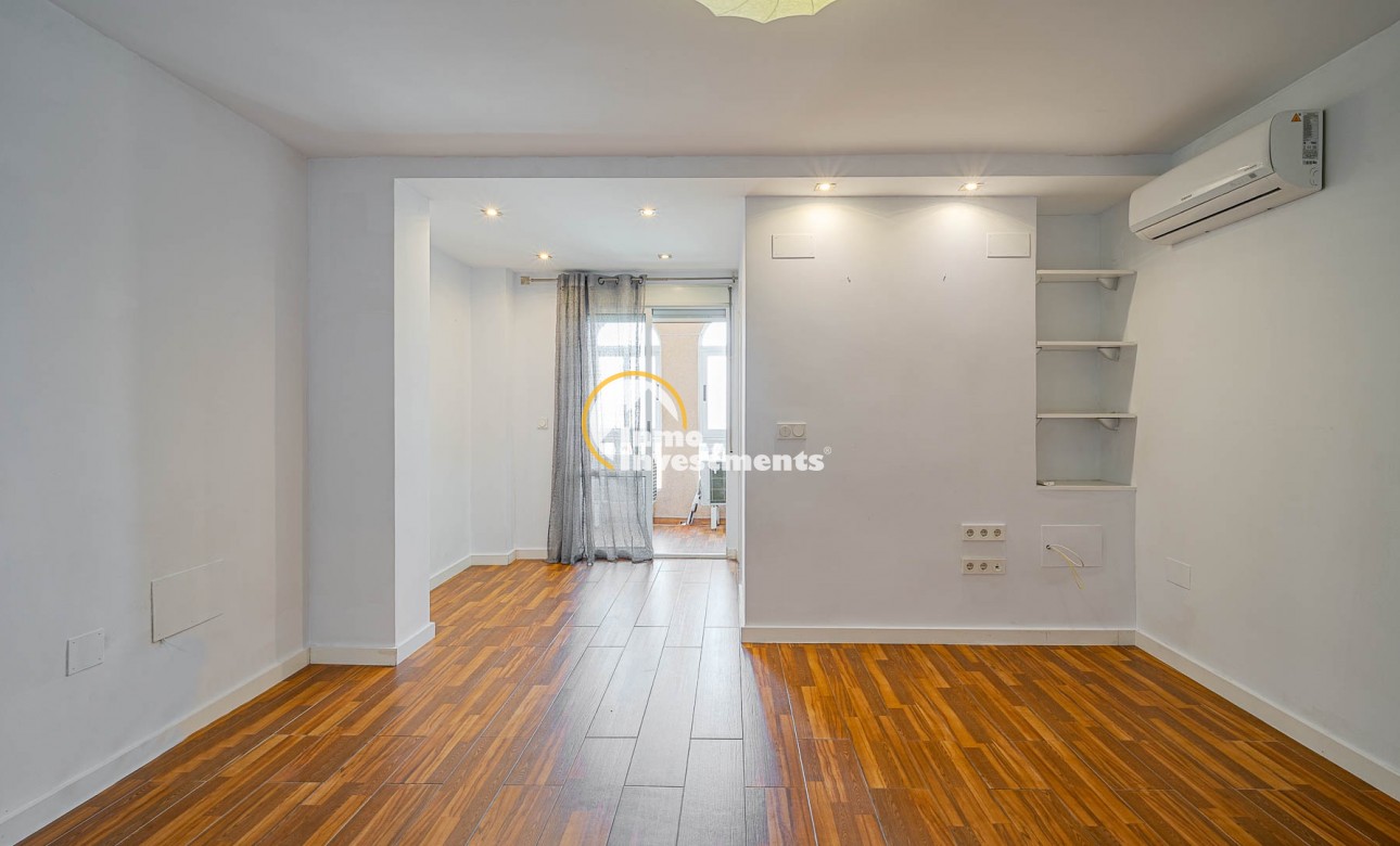 Resale - Apartment - Torrevieja - Torrevieja Centre