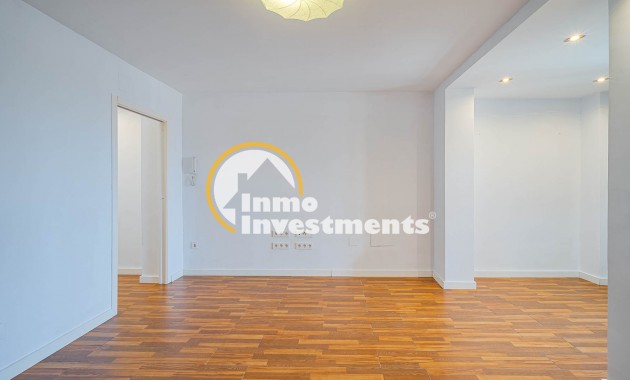 Resale - Apartment - Torrevieja - Torrevieja Centre
