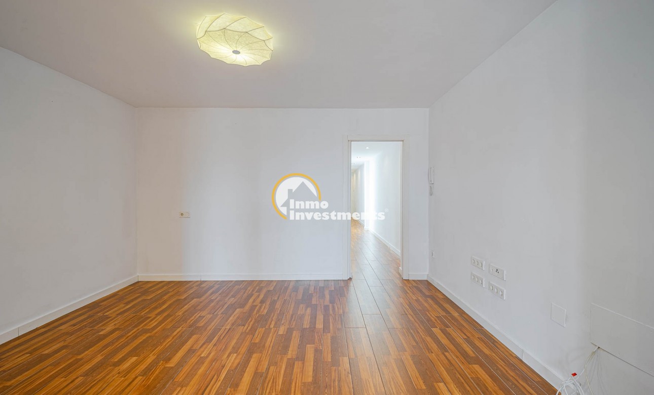 Resale - Apartment - Torrevieja - Torrevieja Centre