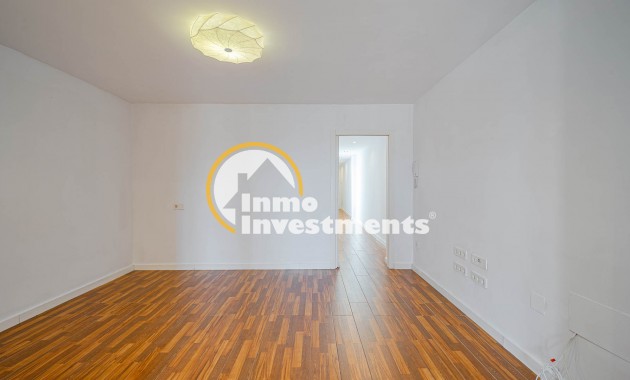Resale - Apartment - Torrevieja - Torrevieja Centre