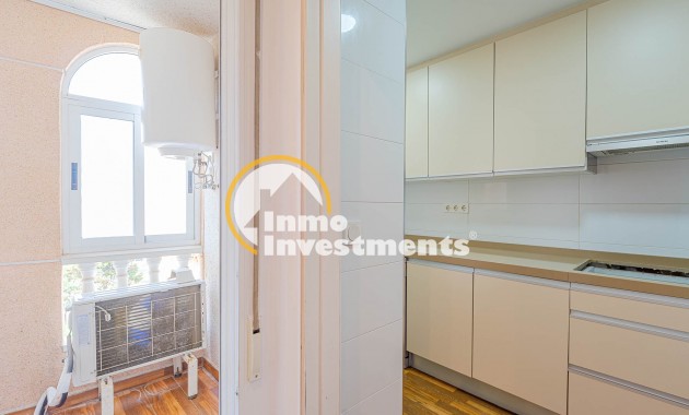 Resale - Apartment - Torrevieja - Torrevieja Centre