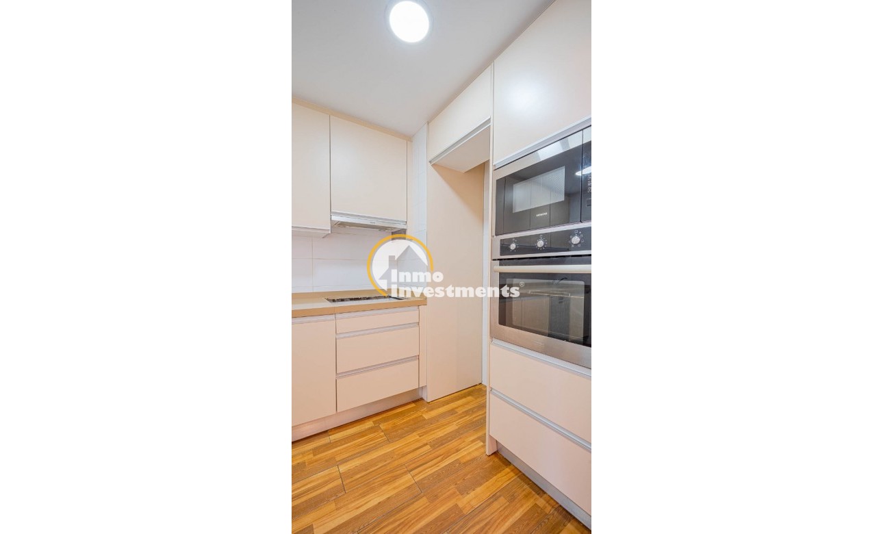 Resale - Apartment - Torrevieja - Torrevieja Centre