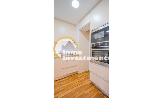 Resale - Apartment - Torrevieja - Torrevieja Centre