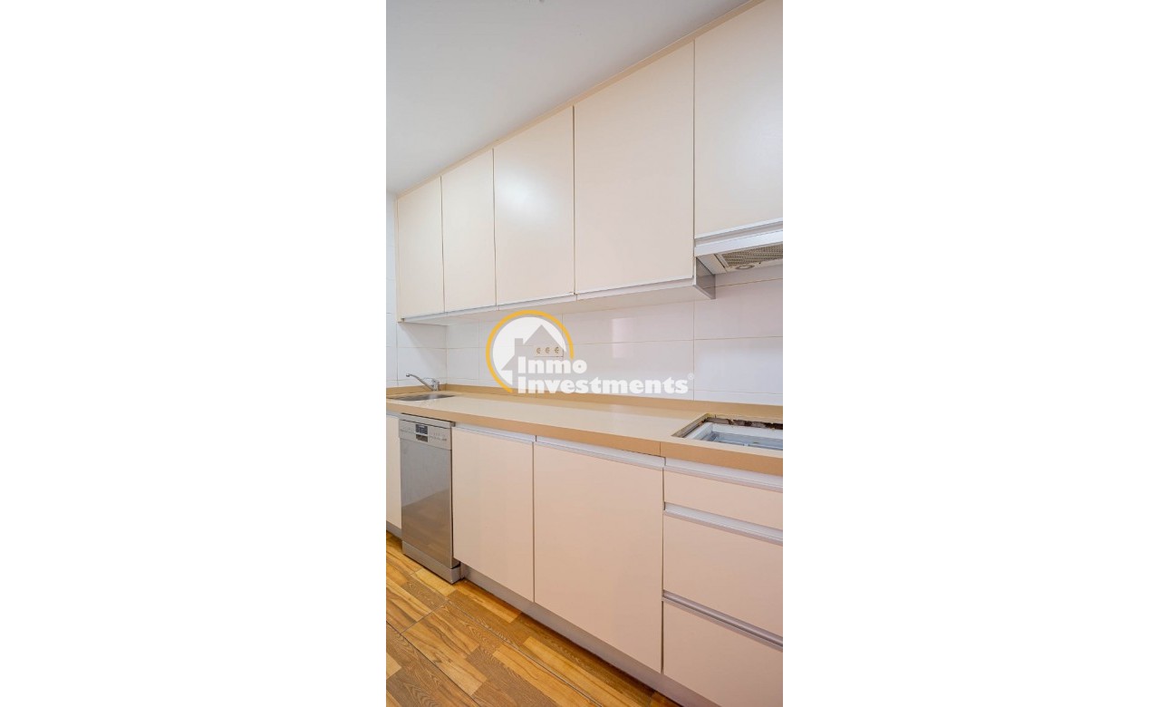 Resale - Apartment - Torrevieja - Torrevieja Centre
