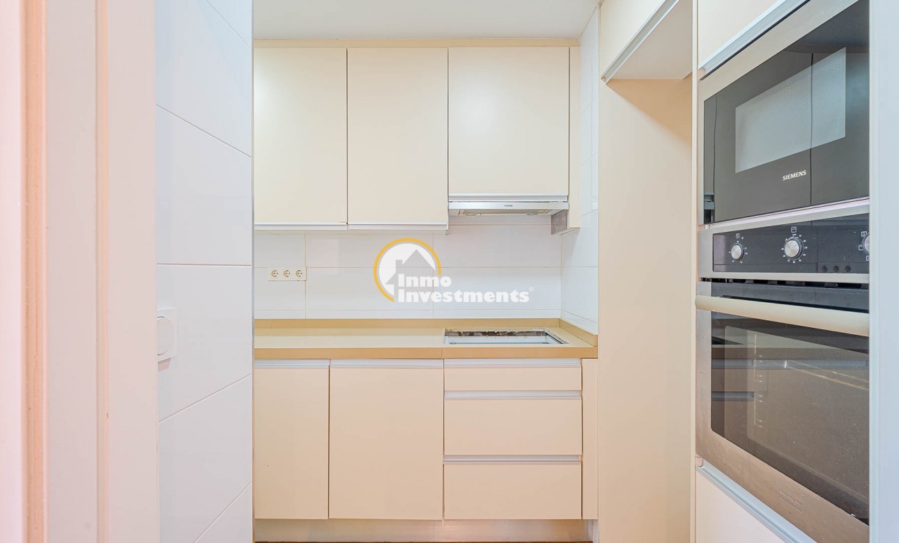 Resale - Apartment - Torrevieja - Torrevieja Centre