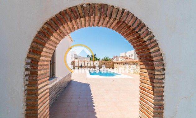 Reventa - Chalet independiente - Torrevieja - Torreta Florida
