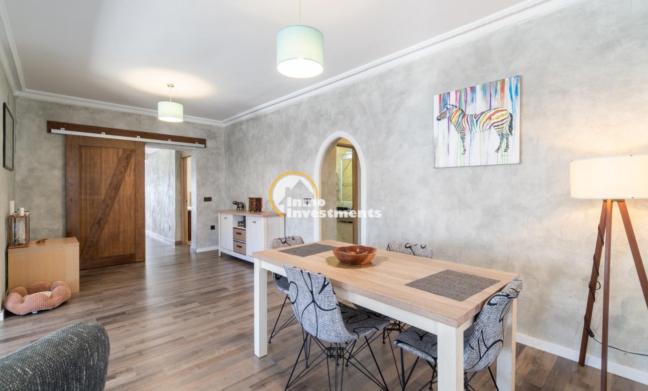 Reventa - Chalet independiente - Torrevieja - Torreta Florida