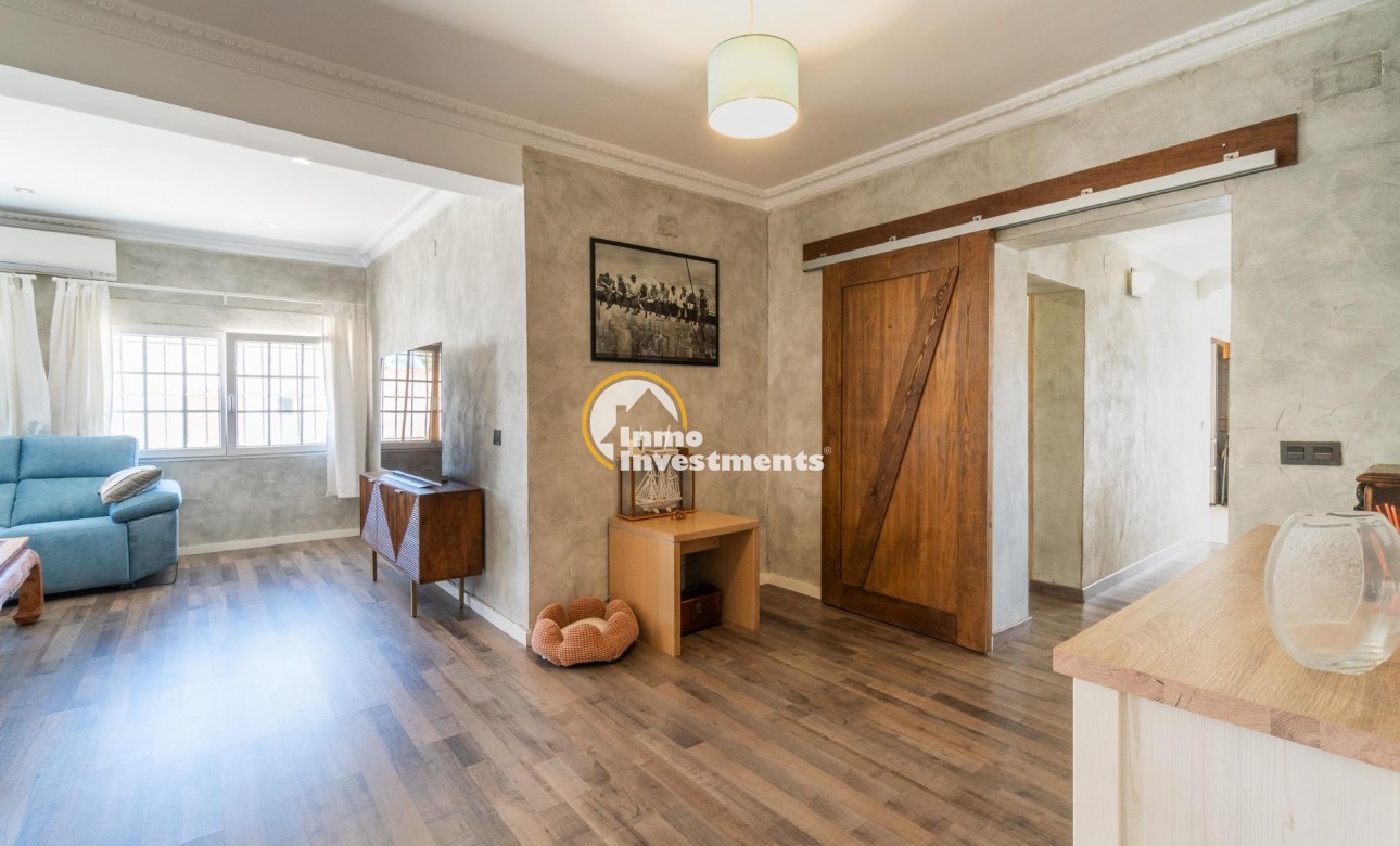 Reventa - Chalet independiente - Torrevieja - Torreta Florida