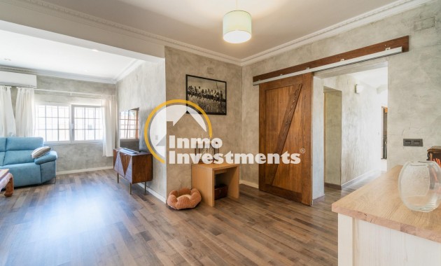Reventa - Chalet independiente - Torrevieja - Torreta Florida