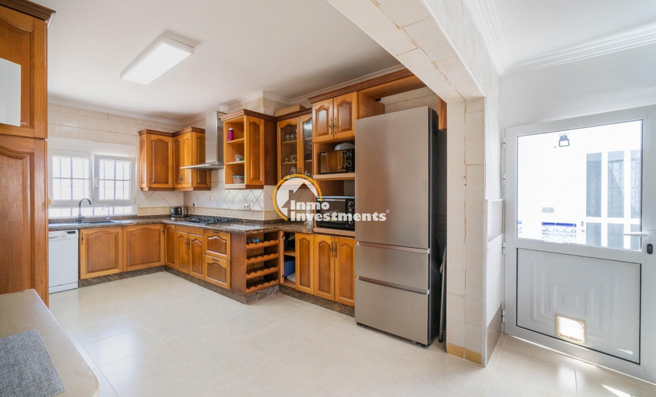 Reventa - Chalet independiente - Torrevieja - Torreta Florida