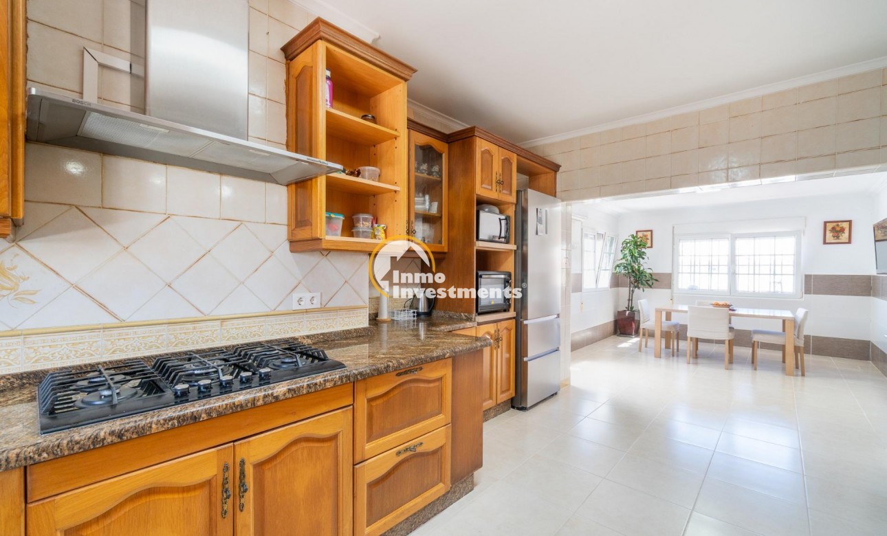 Reventa - Chalet independiente - Torrevieja - Torreta Florida