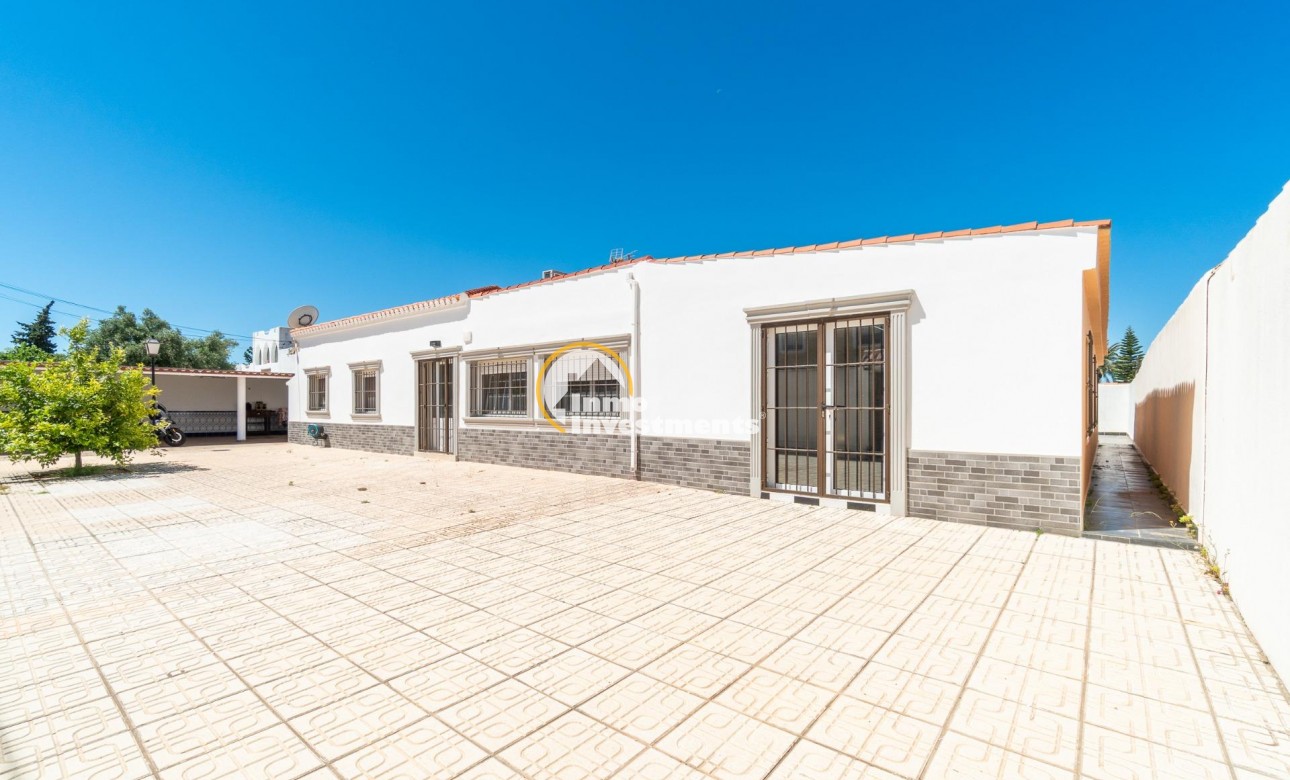 Reventa - Chalet independiente - Torrevieja - Torreta Florida