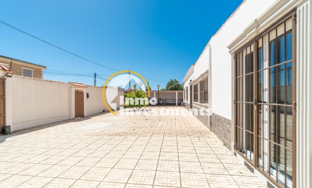 Reventa - Chalet independiente - Torrevieja - Torreta Florida