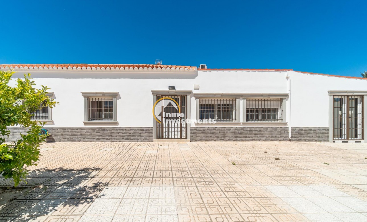 Reventa - Chalet independiente - Torrevieja - Torreta Florida