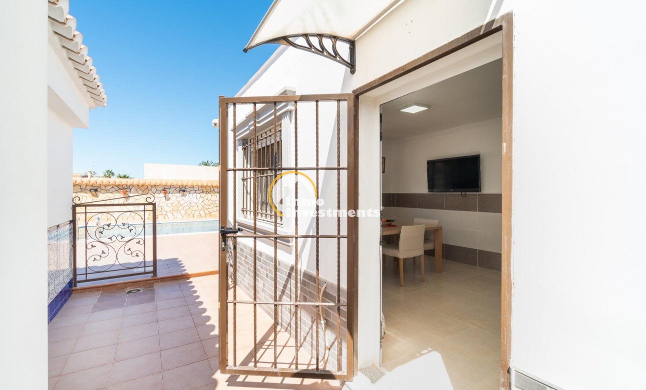 Reventa - Chalet independiente - Torrevieja - Torreta Florida