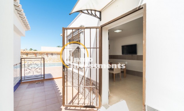 Reventa - Chalet independiente - Torrevieja - Torreta Florida