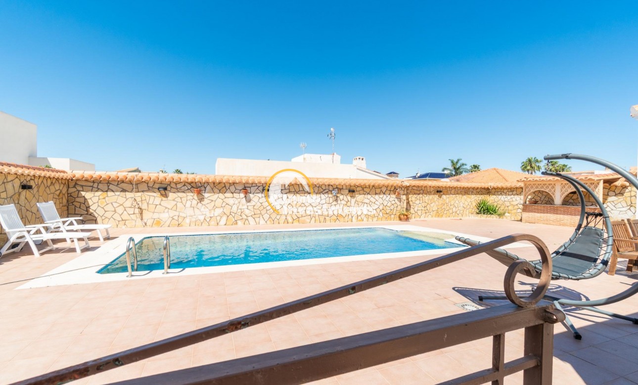 Reventa - Chalet independiente - Torrevieja - Torreta Florida