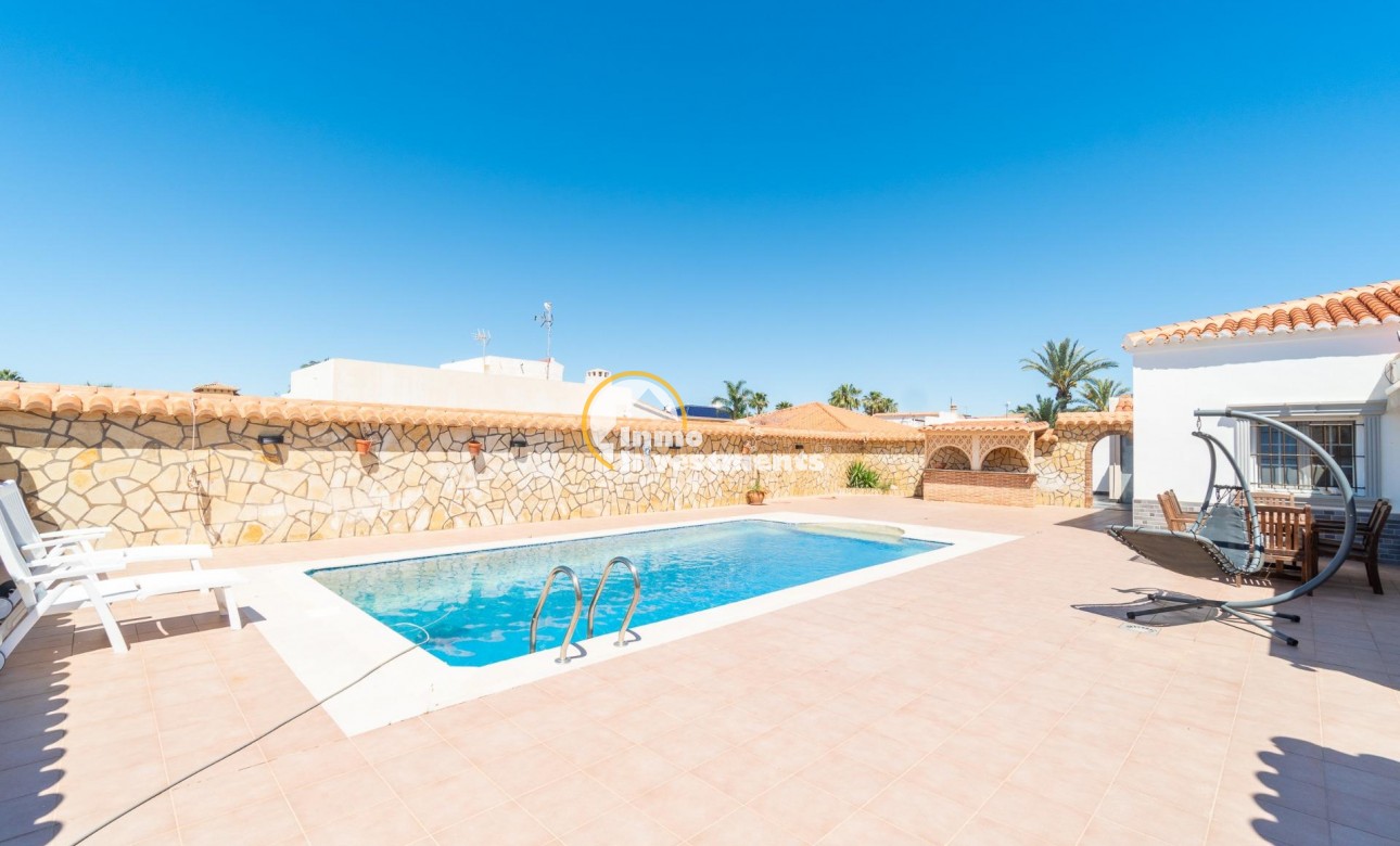 Reventa - Chalet independiente - Torrevieja - Torreta Florida