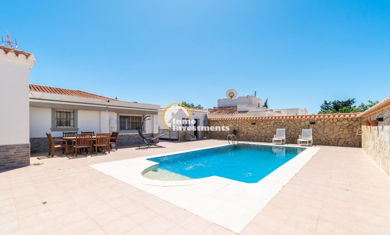 Reventa - Chalet independiente - Torrevieja - Torreta Florida