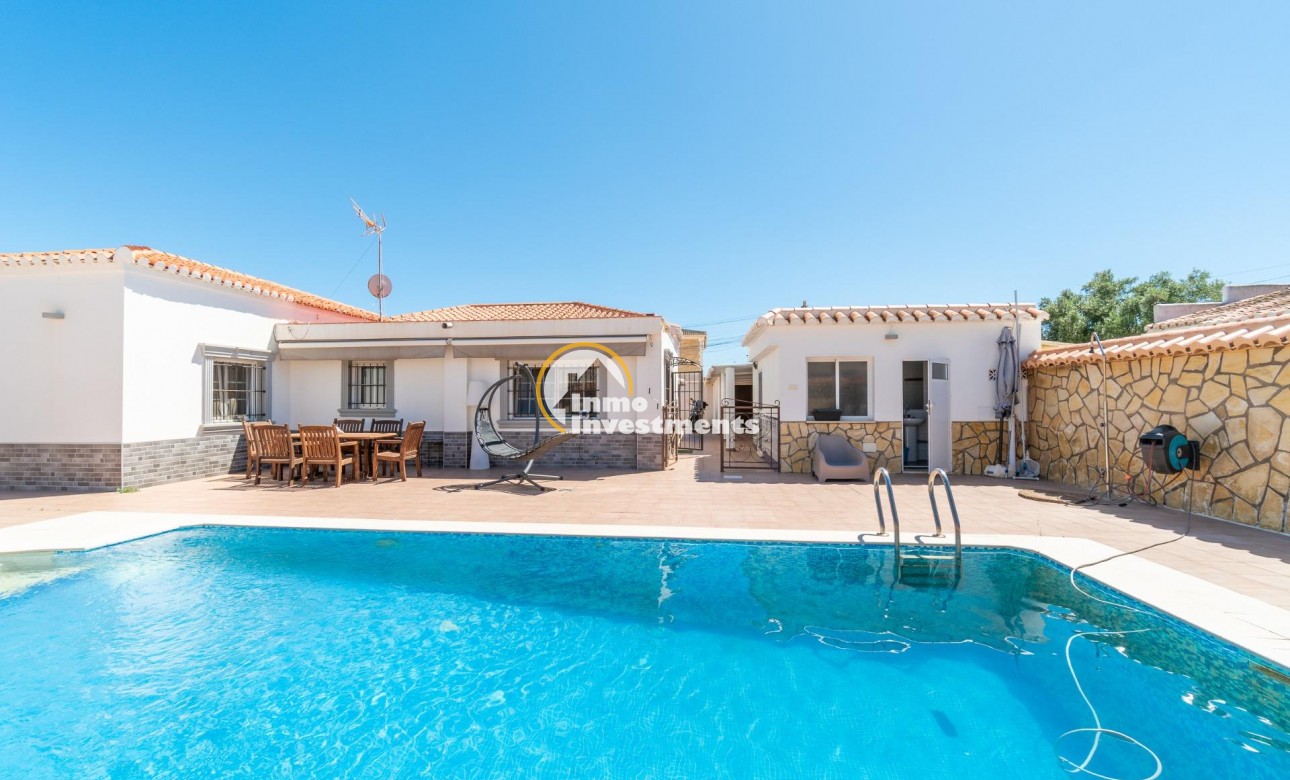 Reventa - Chalet independiente - Torrevieja - Torreta Florida