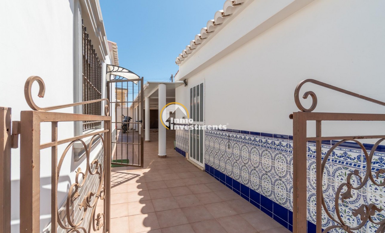 Reventa - Chalet independiente - Torrevieja - Torreta Florida