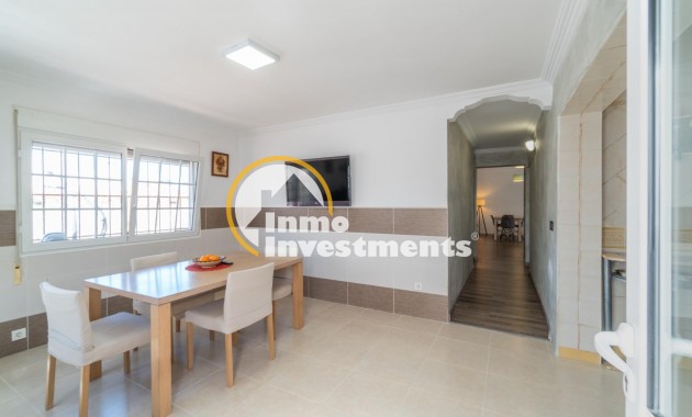 Reventa - Chalet independiente - Torrevieja - Torreta Florida