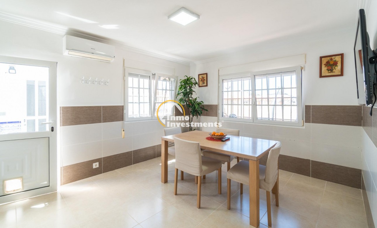 Reventa - Chalet independiente - Torrevieja - Torreta Florida