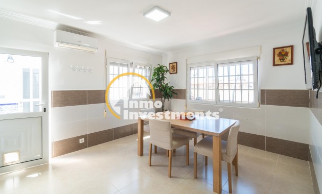 Reventa - Chalet independiente - Torrevieja - Torreta Florida