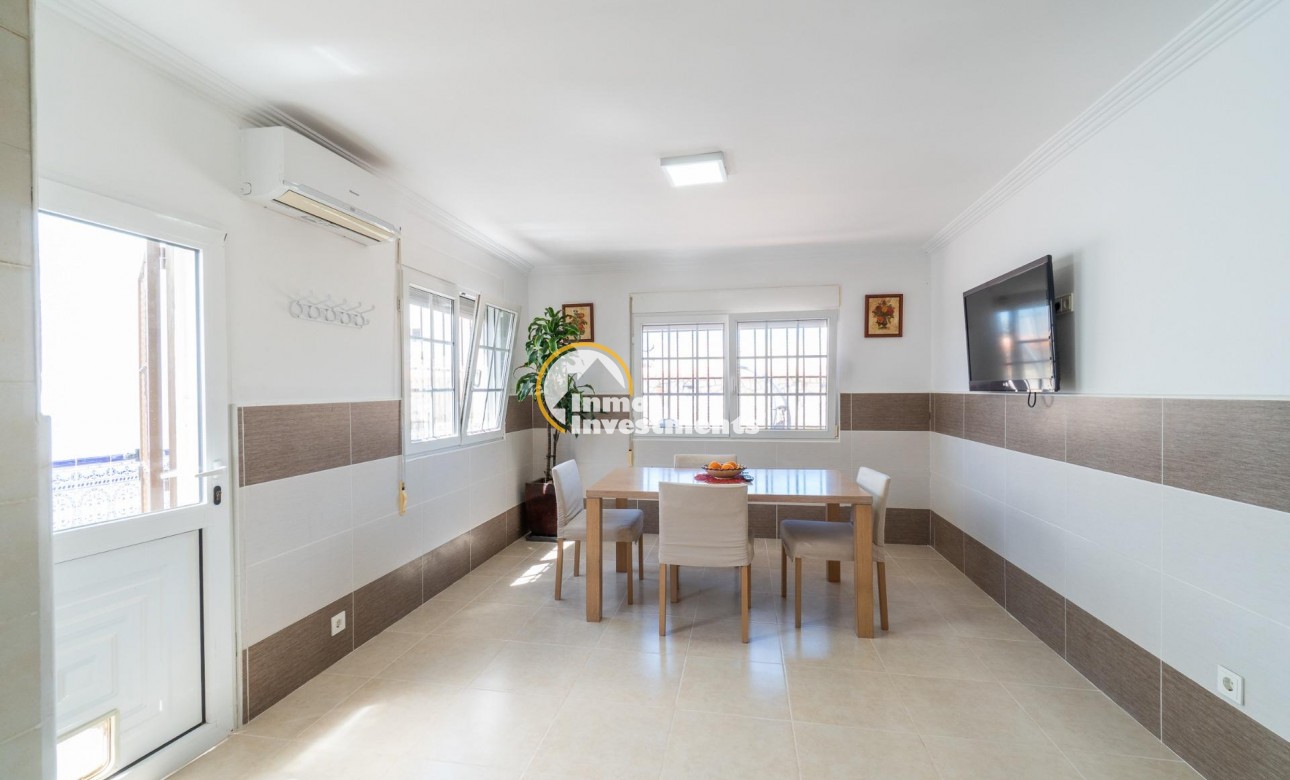 Reventa - Chalet independiente - Torrevieja - Torreta Florida