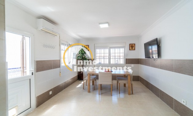 Reventa - Chalet independiente - Torrevieja - Torreta Florida
