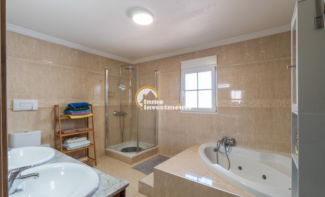 Reventa - Chalet independiente - Torrevieja - Torreta Florida