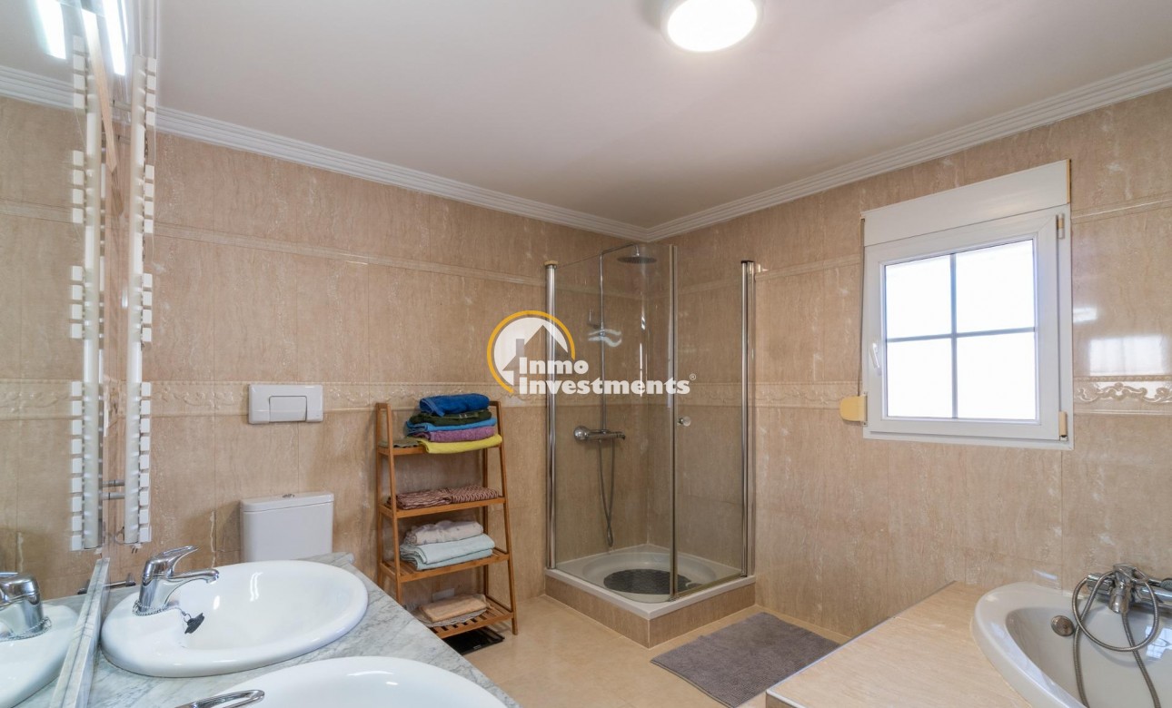 Reventa - Chalet independiente - Torrevieja - Torreta Florida