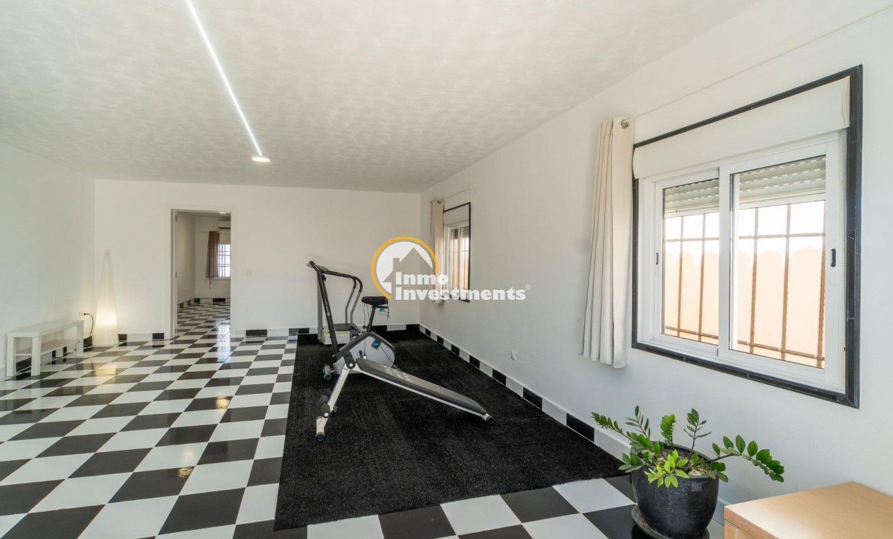 Reventa - Chalet independiente - Torrevieja - Torreta Florida