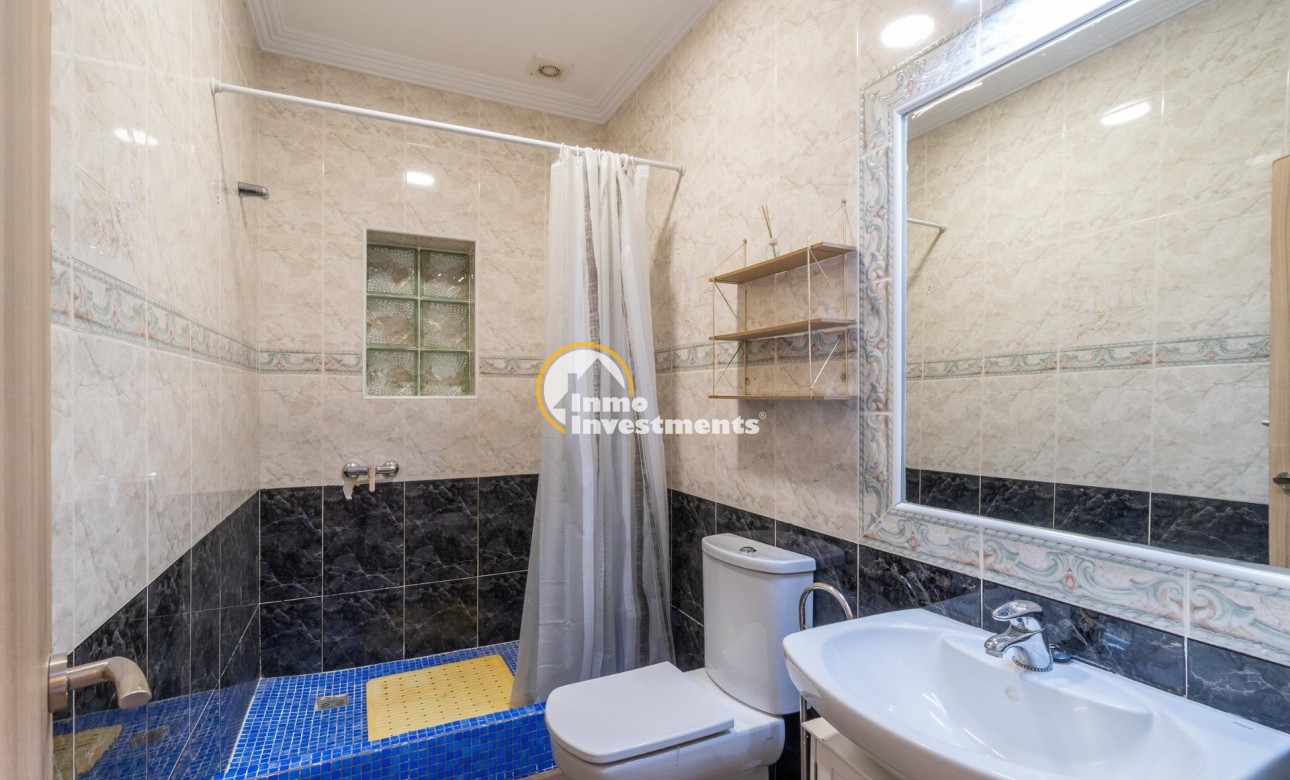 Reventa - Chalet independiente - Torrevieja - Torreta Florida