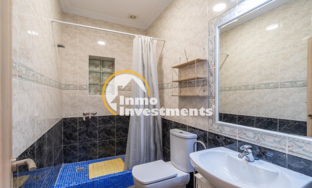 Reventa - Chalet independiente - Torrevieja - Torreta Florida