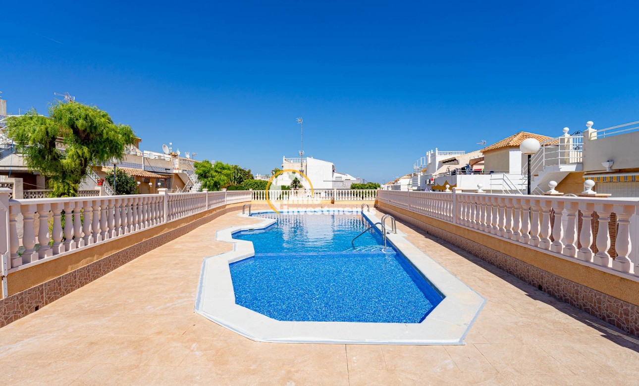 Resale - Bungalow - Los Altos