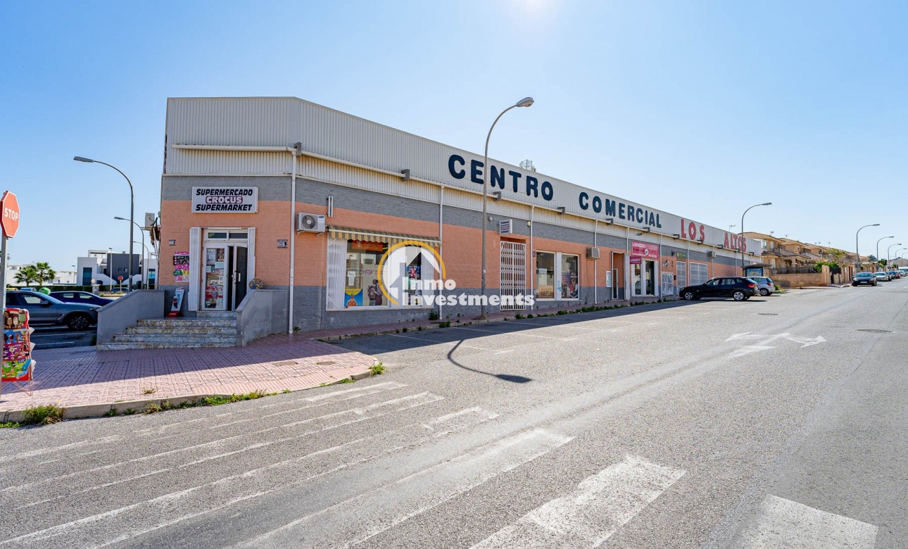 Resale - Bungalow - Los Altos