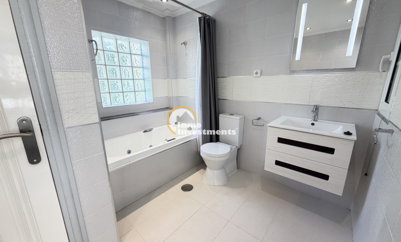 Resale - Villa - Las Ramblas - Las Ramblas Golf