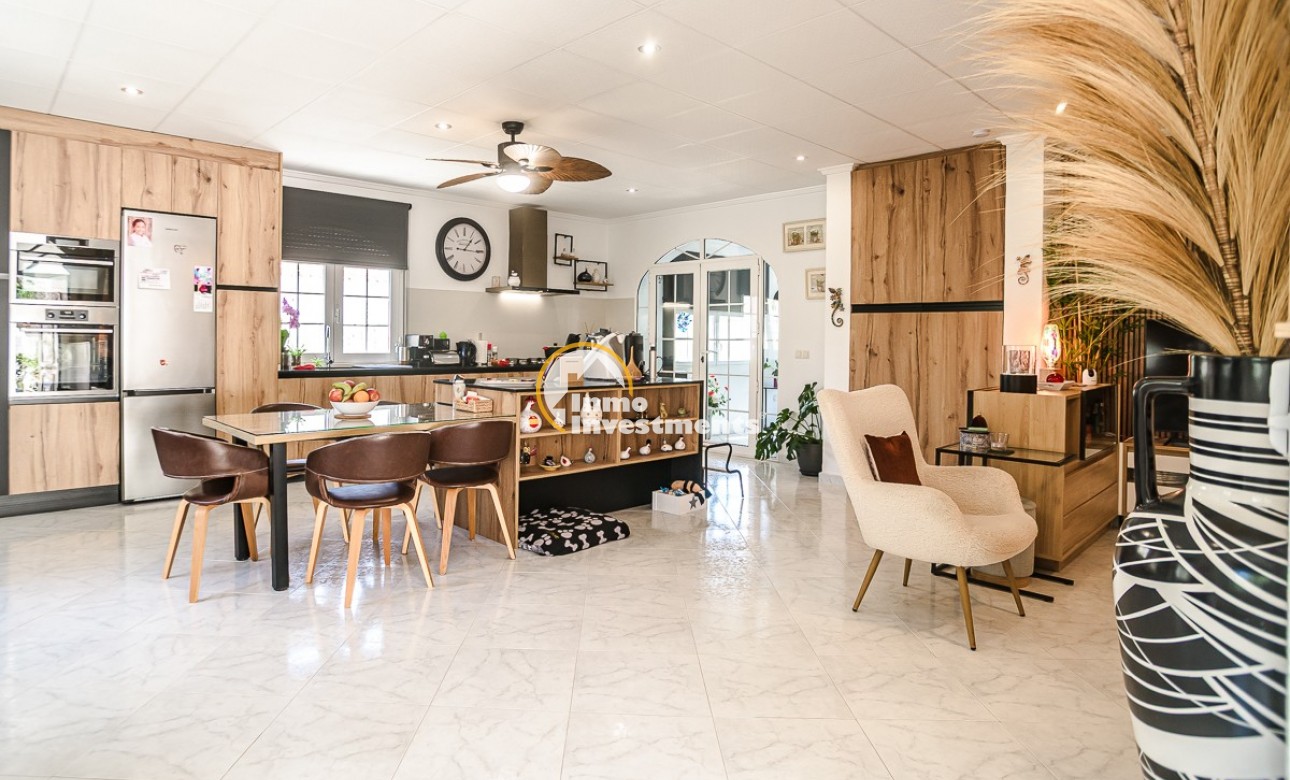 Resale - Villa - La Marina