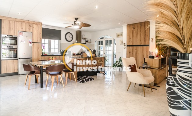 Resale - Villa - La Marina
