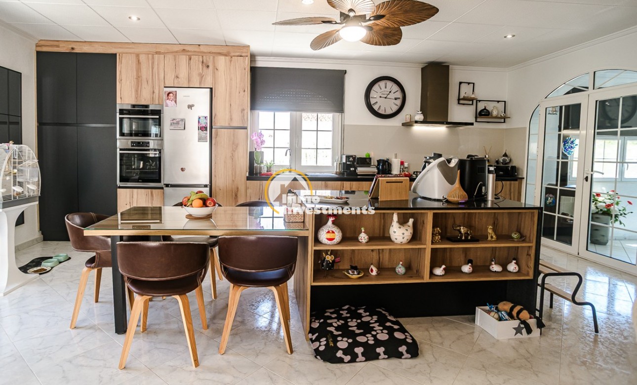 Resale - Villa - La Marina