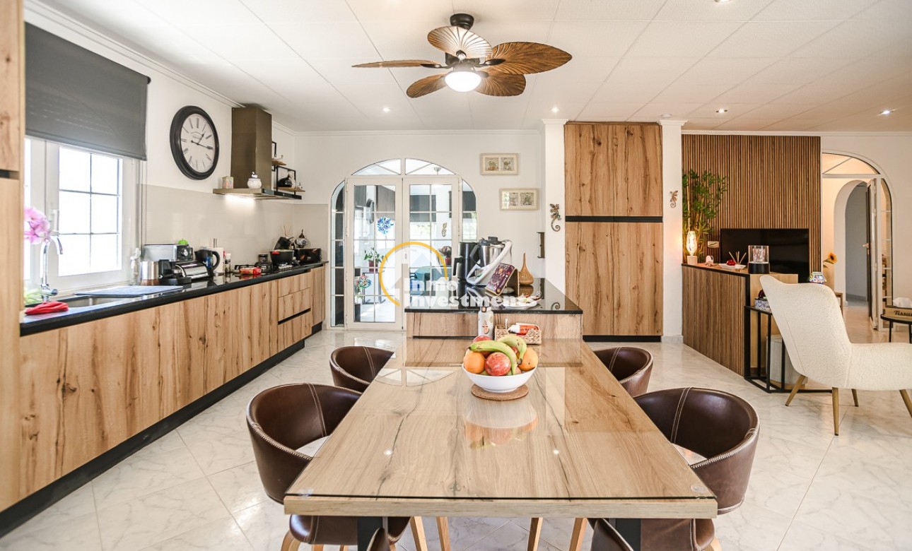Resale - Villa - La Marina