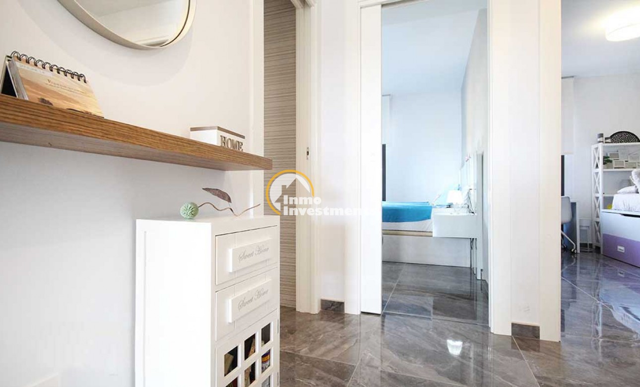 Resale - Apartment - Los Altos