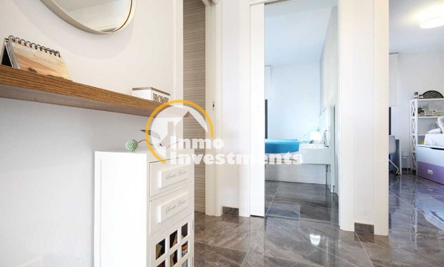 Resale - Apartment - Los Altos
