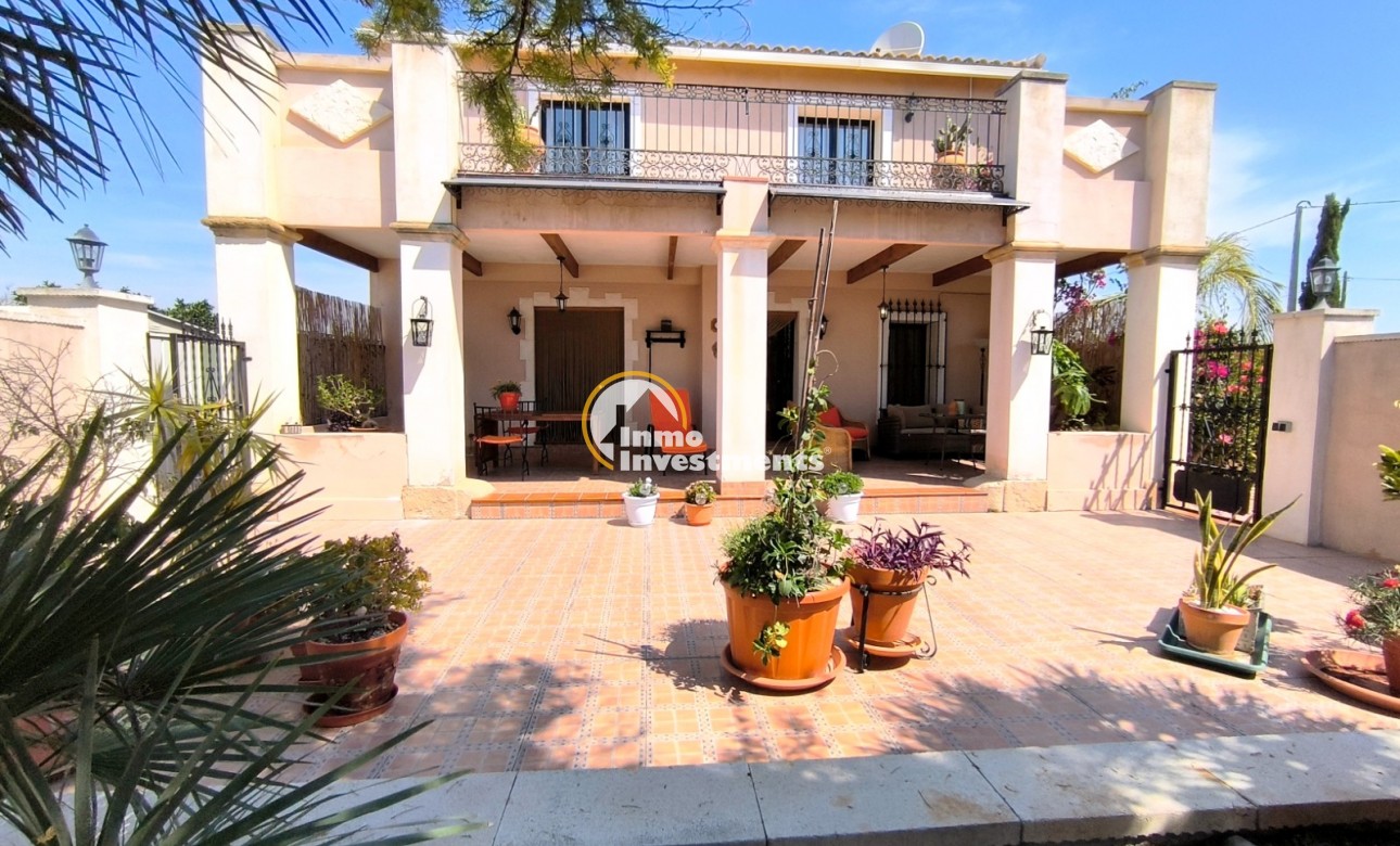 Resale - Finca - Albatera