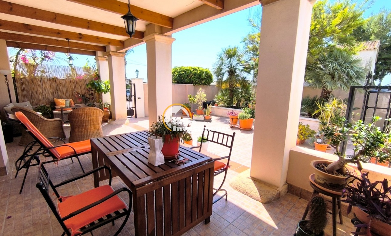 Resale - Finca - Albatera